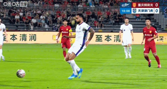 半场0射正!铜梁龙闷平津门虎 巴顿战术犯规染黄 半场0射正!铜梁龙闷平津门虎 巴顿战术犯规染黄