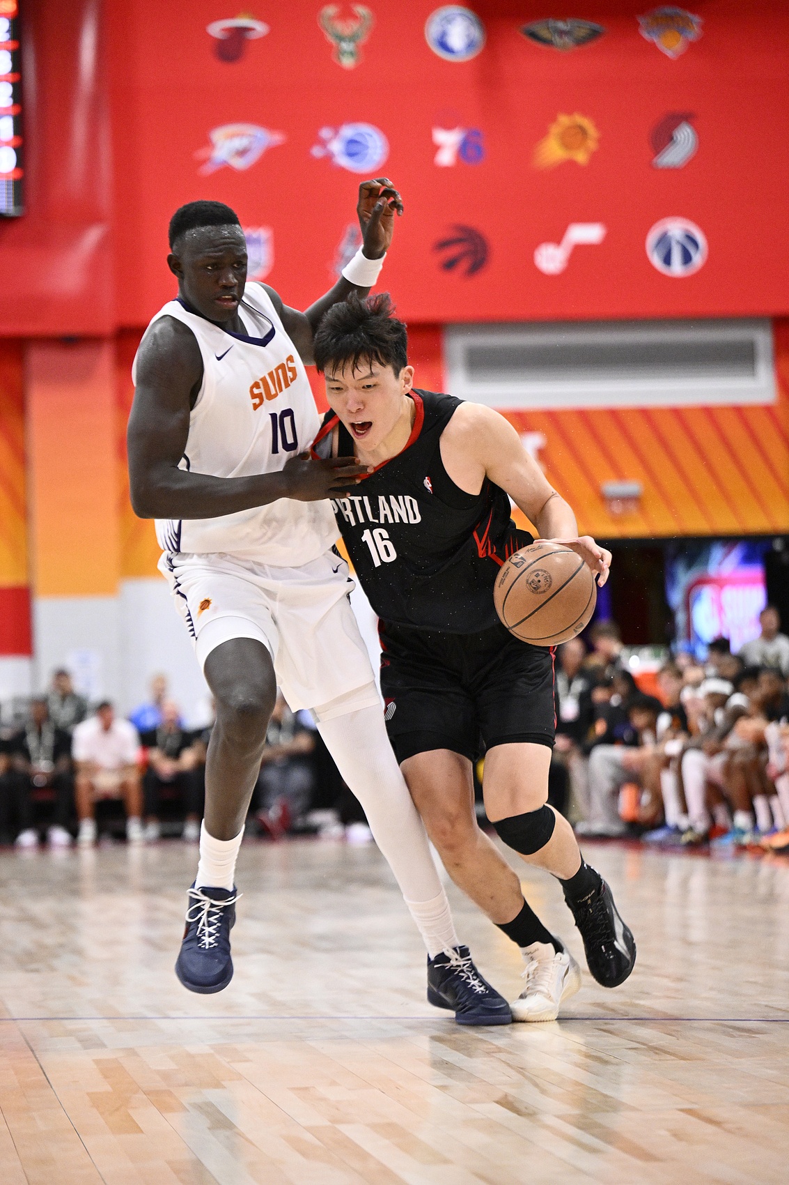 杨瀚森26分钟12+9+4 管维佳：夏联季前赛要拼命抢机会