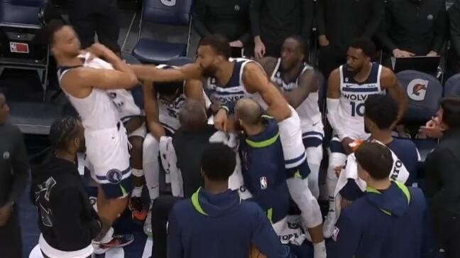阿德巴约拳击希罗!热火内讧升级,NBA队友反目史再添新例 阿德巴约拳击希罗!热火内讧升级,NBA队友反目史再添新例