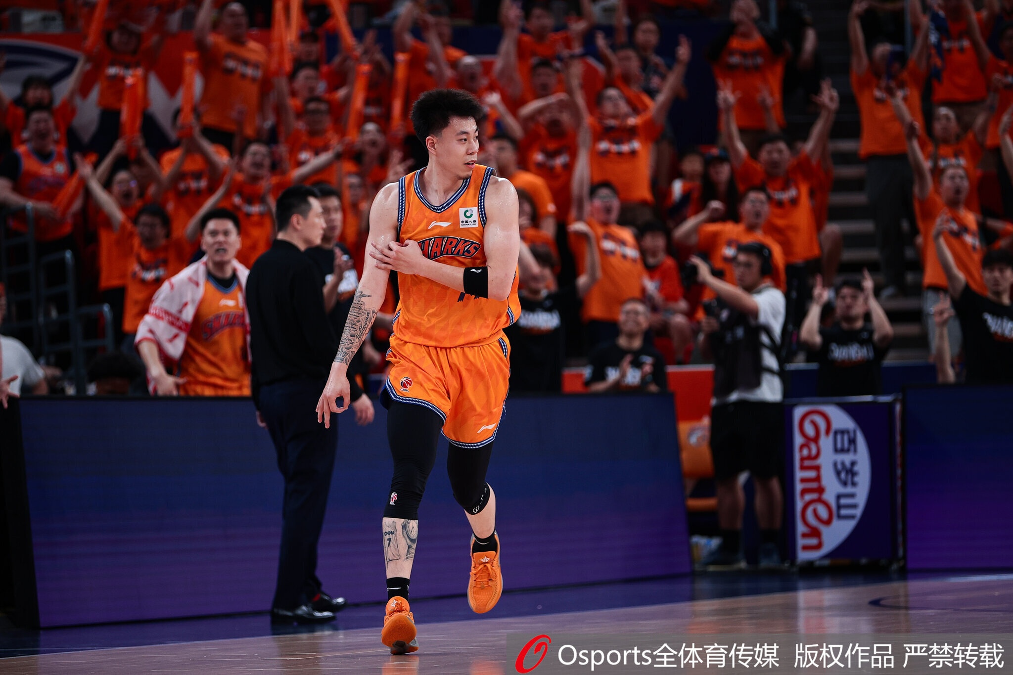 上海男篮锁定核心班底：李弘权续约C类，张镇麟四年顶薪待签，古德温洛夫顿申报优先续约