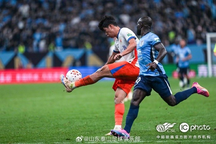 客场1:3不敌大连英博,山东泰山连胜遭终结 客场1:3不敌大连英博,山东泰山连胜遭终结