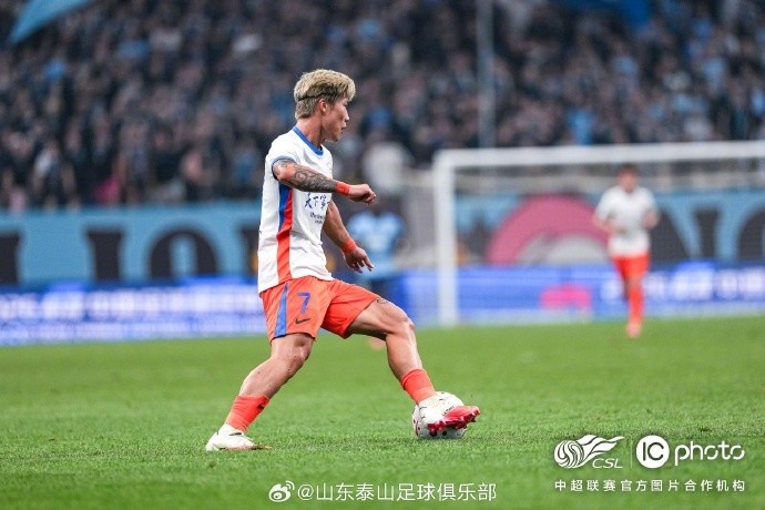 客场1:3不敌大连英博,山东泰山连胜遭终结 客场1:3不敌大连英博,山东泰山连胜遭终结