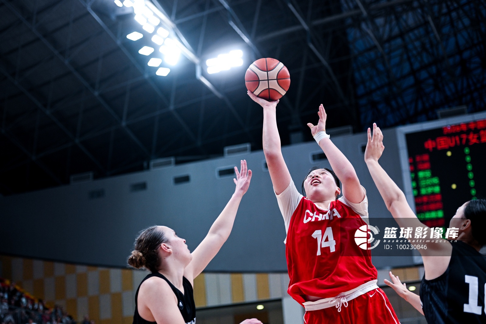半场5分6板3前板,庞云舒替补成U17女篮唯一亮点