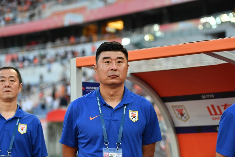 半场0-1落后:泰山防守松散,依木兰与外援衔接断裂