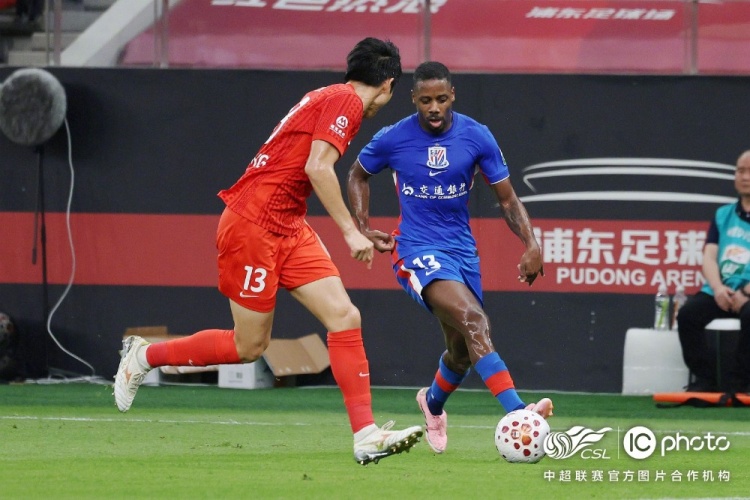 莱昂纳多闪击李新翔破门 上海海港2-0力克申花德比