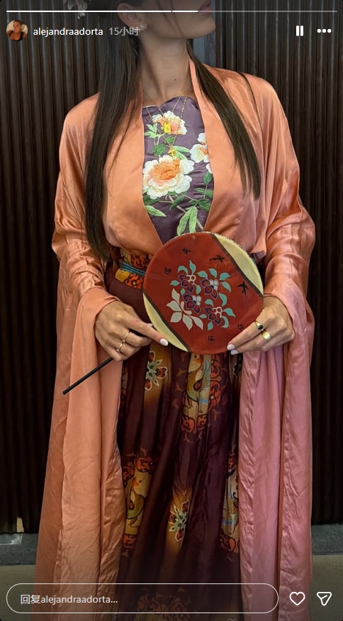 佩德里中国行:为苏锡友谊赛开球,女友汉服照上线