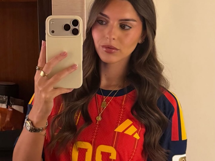 佩德里中国行:为苏锡友谊赛开球,女友汉服照上线 佩德里中国行:为苏锡友谊赛开球,女友汉服照上线