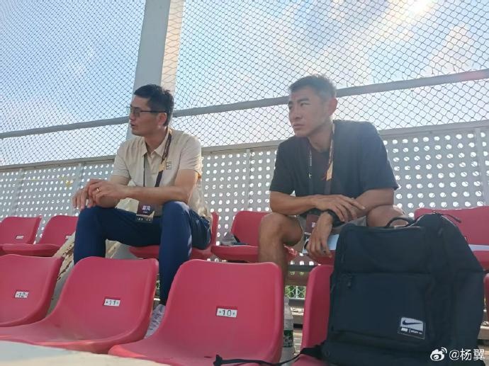 邵佳一连续两日现身明日之星 于汉超同场观战U17国足