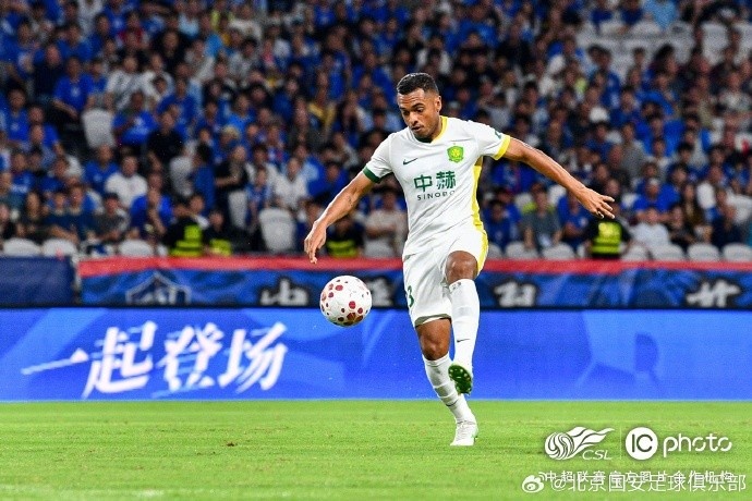 北京国安客场3-0完胜上海申花 侯森多次扑救