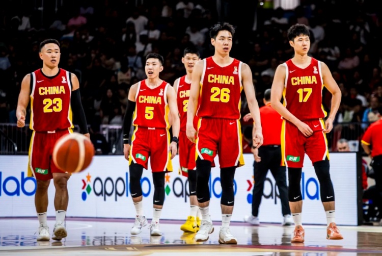 🏀世亚预-中国男篮5人上双大胜卡塔尔！杨瀚森20分钟15分9板