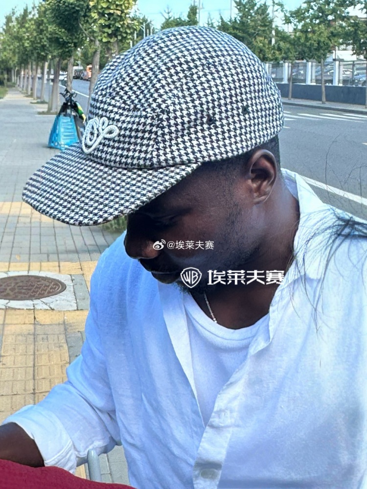 博主:刚刚抵达北京的国安新外援阿克洛今日亮相聚加基地 博主:刚刚抵达北京的国安新外援阿克洛今日亮相聚加基地