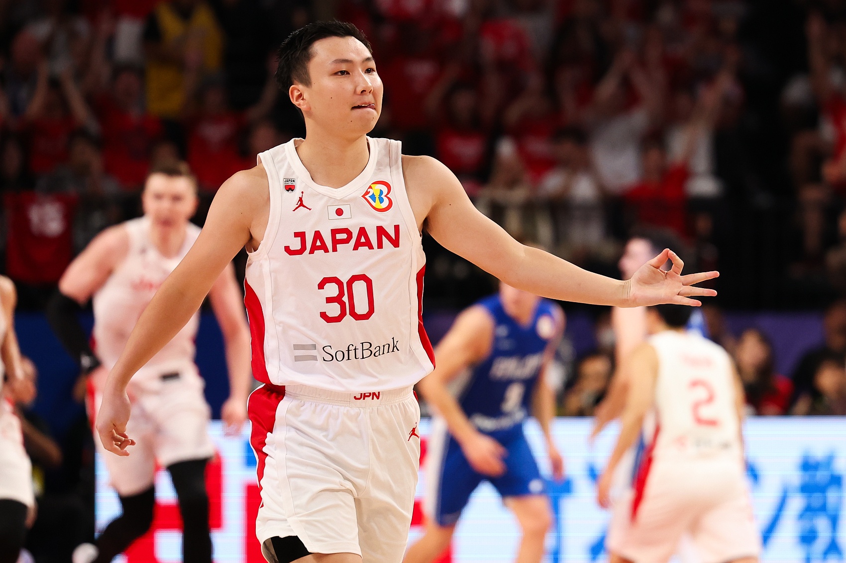 日本库里！富永启生上半场5中4&三分4中3 高效砍下12分&正负值+14