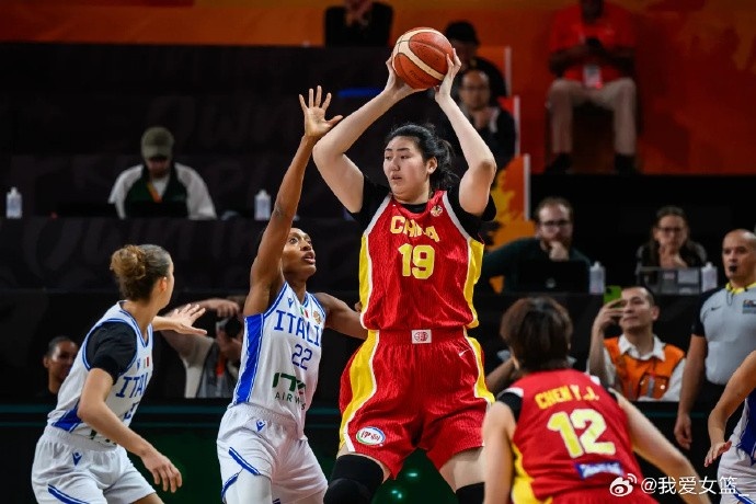 排队道歉!张子宇超强战术价值 中国女篮大爆发 排队道歉!张子宇超强战术价值 中国女篮大爆发