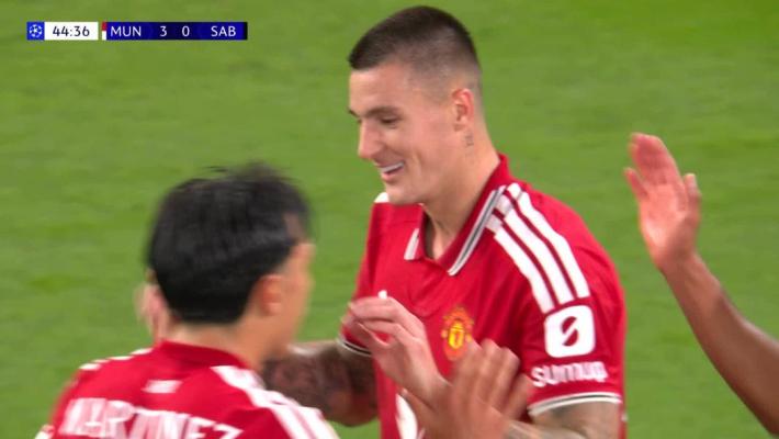 [进球视频] 曼联4-0领先！齐尔克泽脚后跟射门造乱战，利桑德罗补射破门！